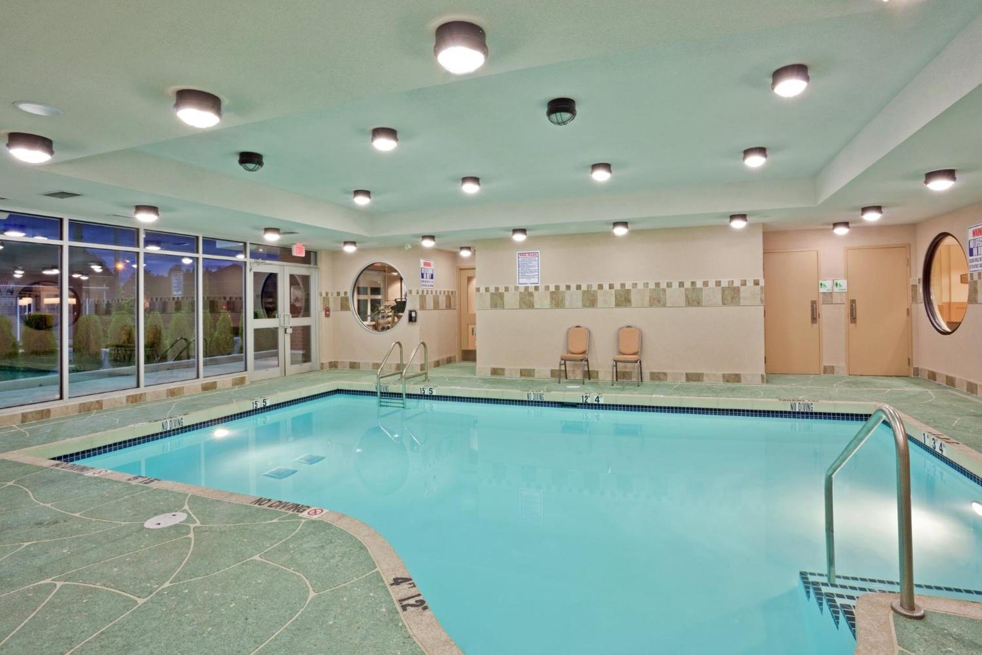 Holiday Inn Hotel & Suites Surrey East - Cloverdale By Ihg Ngoại thất bức ảnh
