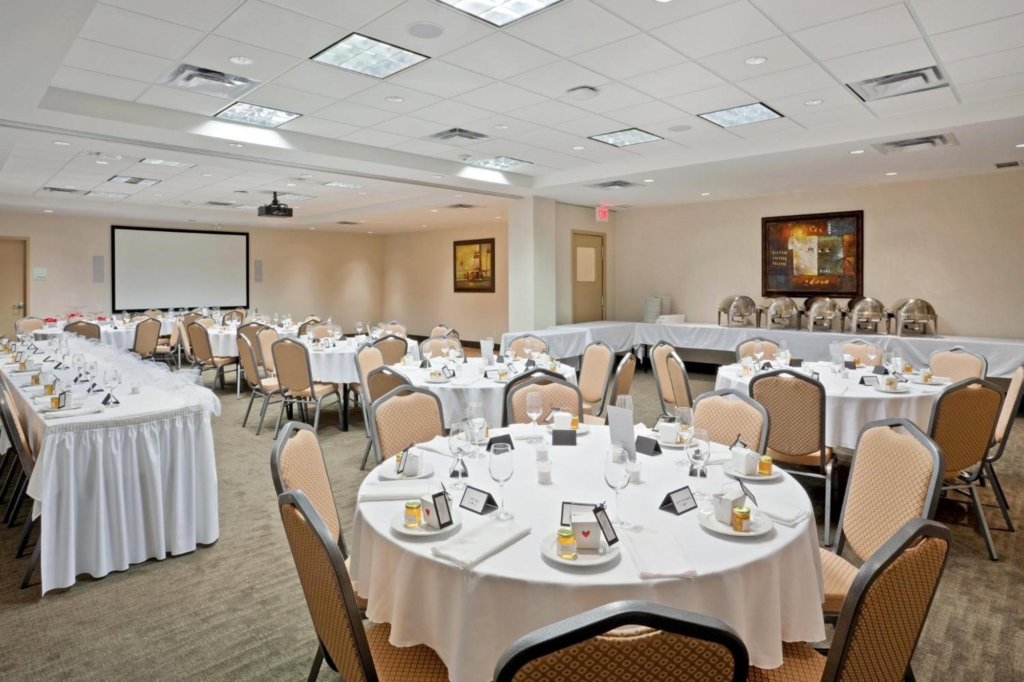 Holiday Inn Hotel & Suites Surrey East - Cloverdale By Ihg Ngoại thất bức ảnh