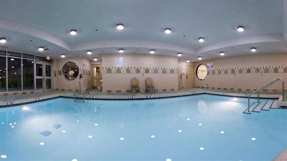 Holiday Inn Hotel & Suites Surrey East - Cloverdale By Ihg Ngoại thất bức ảnh