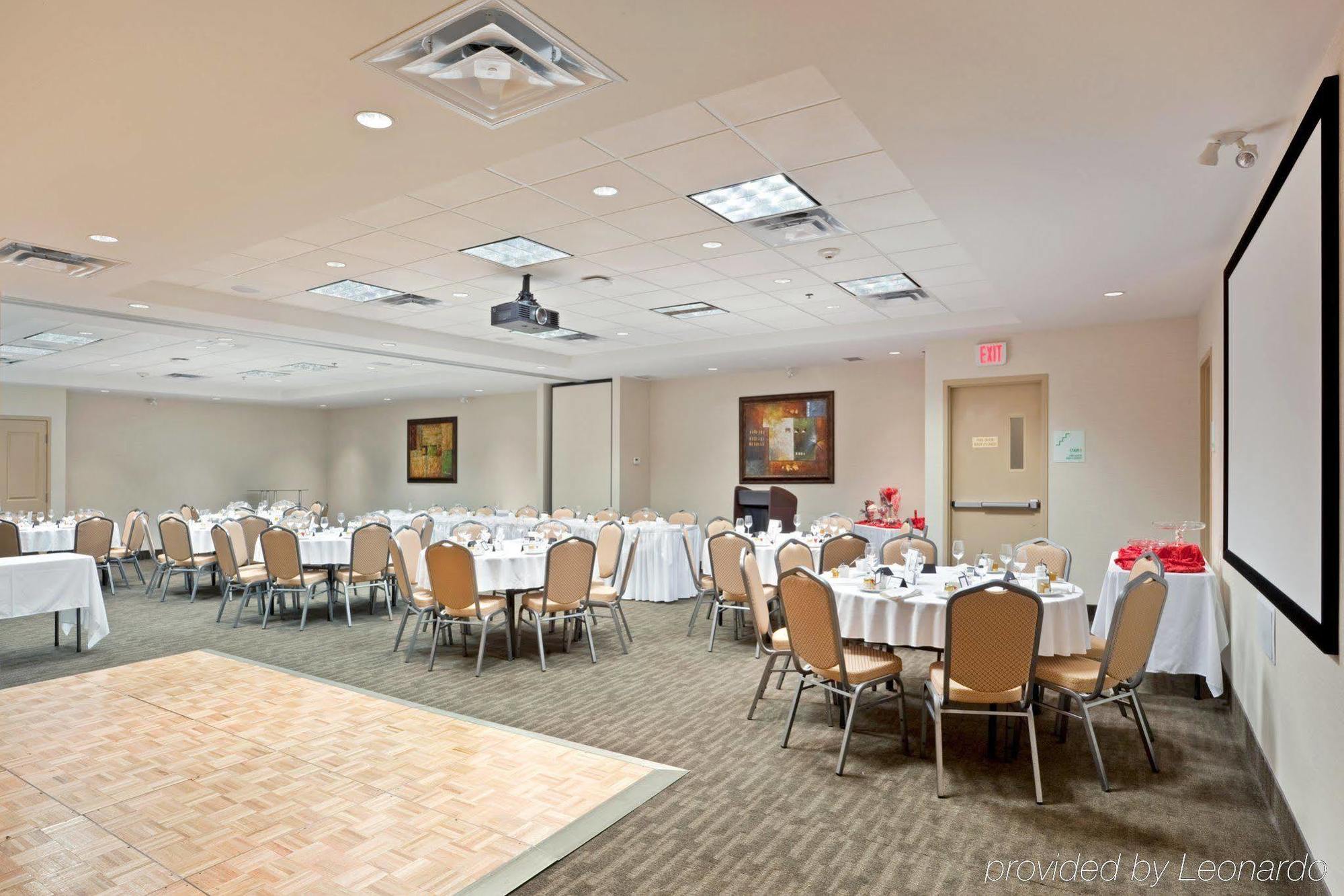 Holiday Inn Hotel & Suites Surrey East - Cloverdale By Ihg Ngoại thất bức ảnh